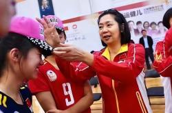 lol转区-运动员情绪激动，付出后获得辉煌