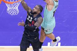 lol全球总决赛-黄蜂成功击败对手，继续向前冲刺