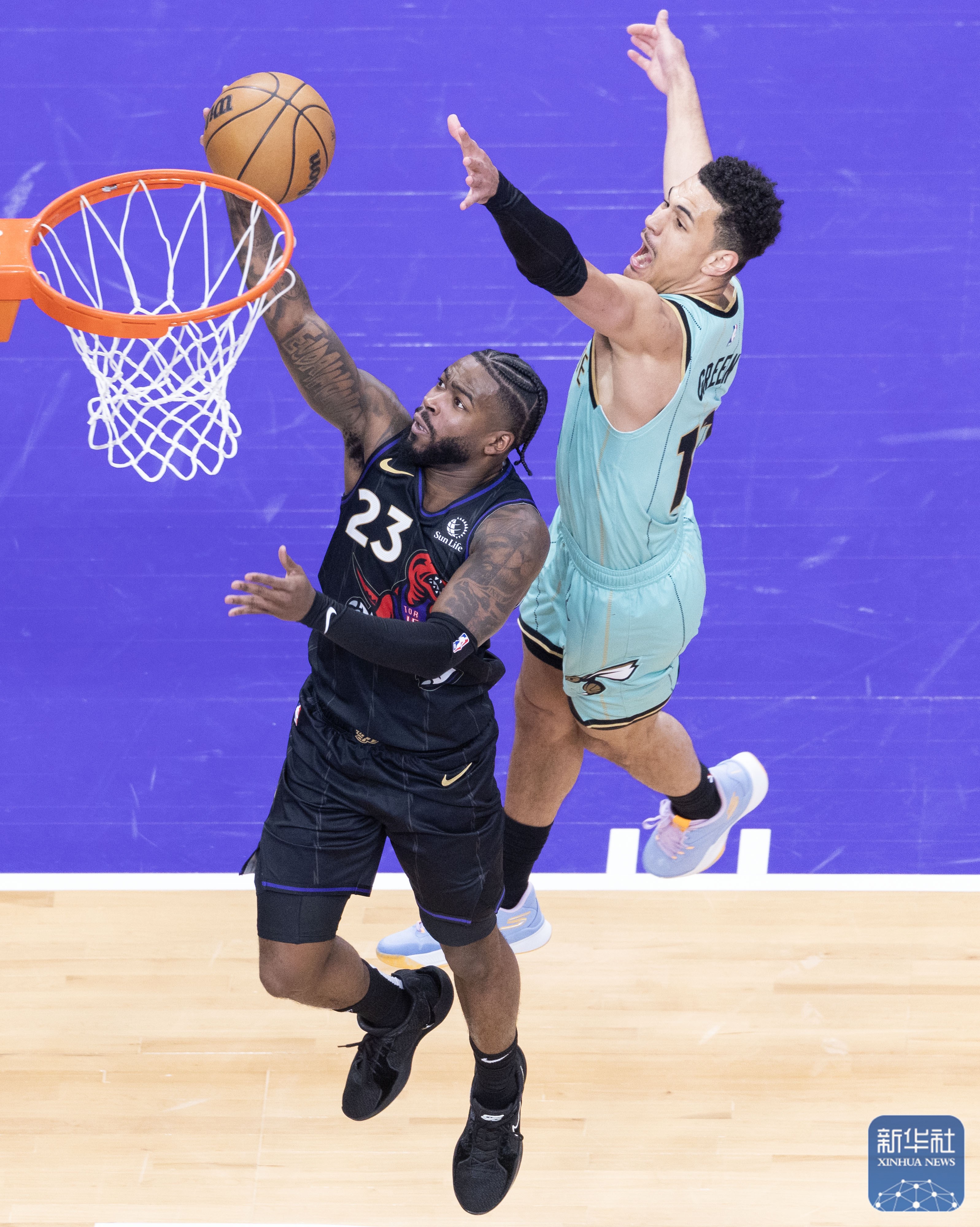 黄蜂成功击败对手，继续向前冲刺