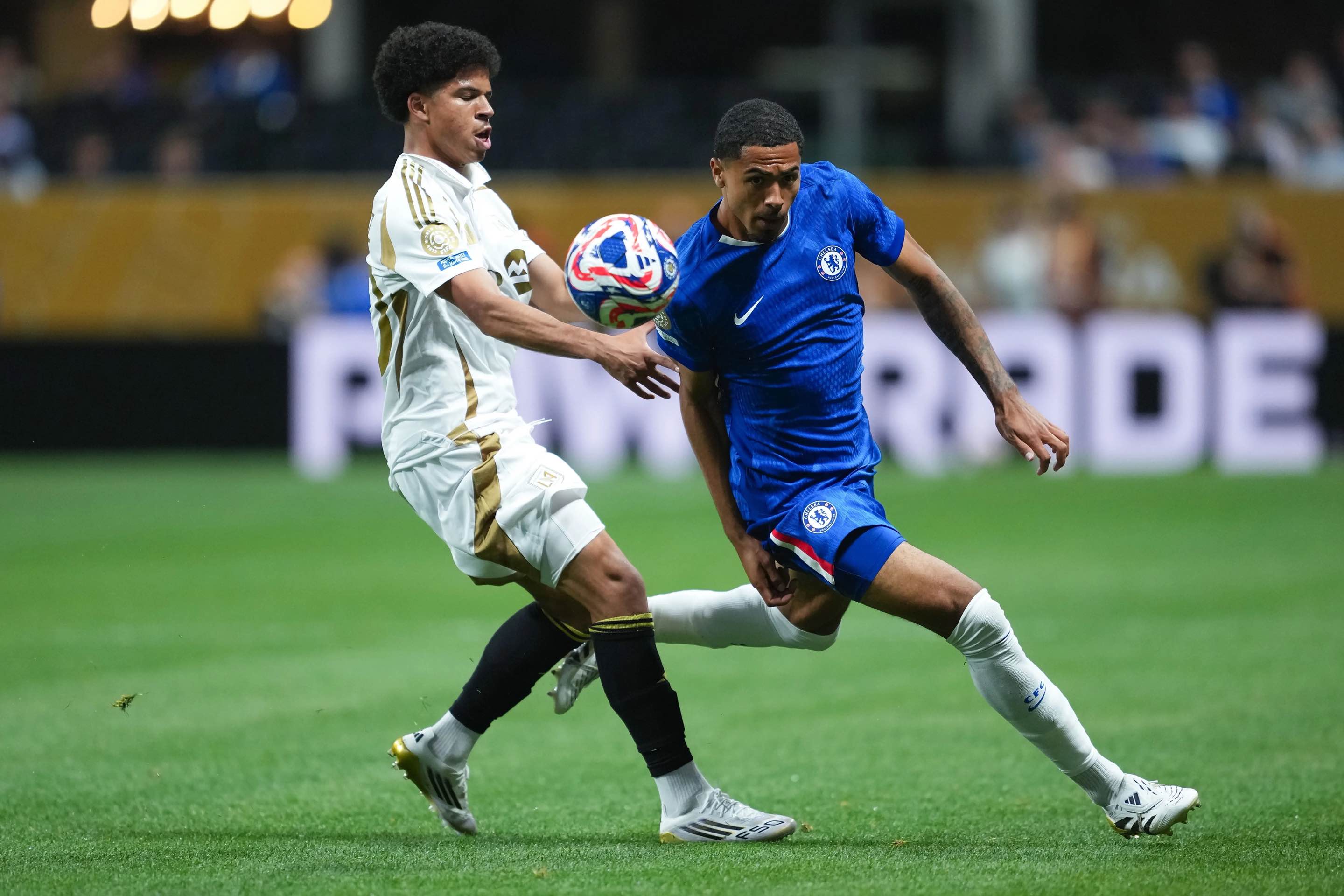 包含一场激动人心的足球比赛,双方互交白刃的词条 包含一场激动人心的足球比赛,双方互交白刃的词条