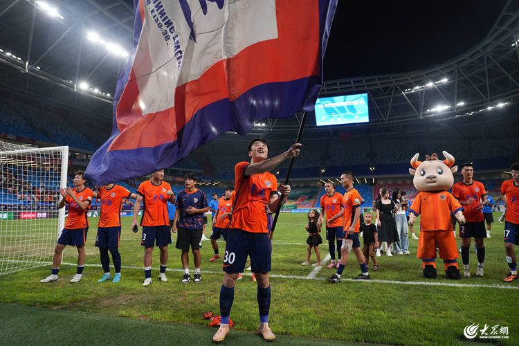 青岛黄海主场大胜，取得重要三分