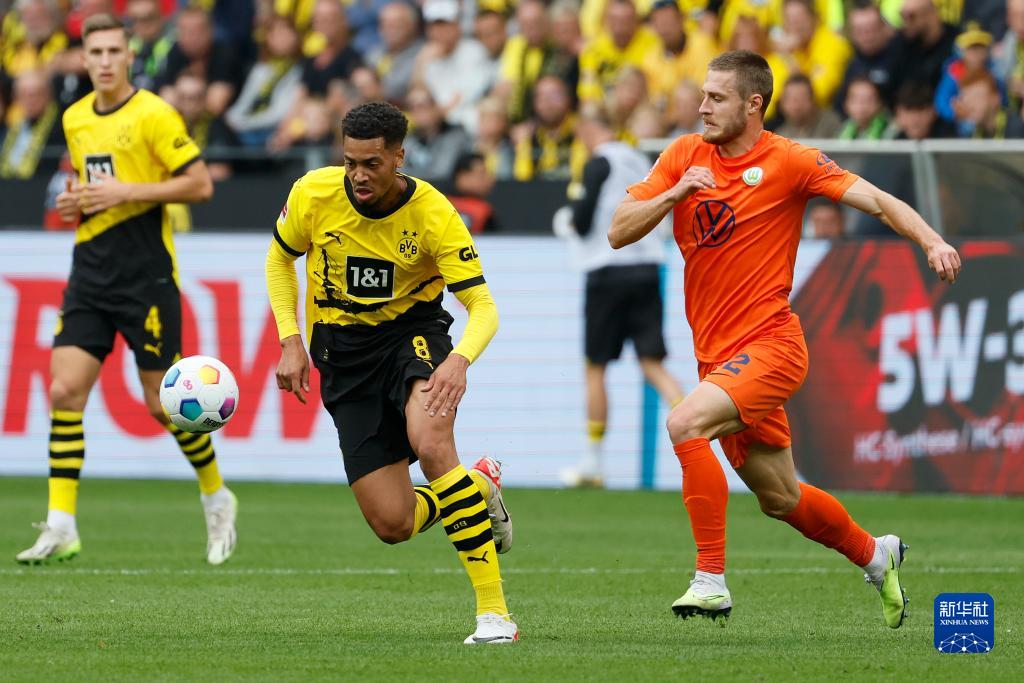 多特蒙德客场大胜沃尔夫斯堡,领先优势扩大 多特蒙德客场大胜沃尔夫斯堡,领先优势扩大